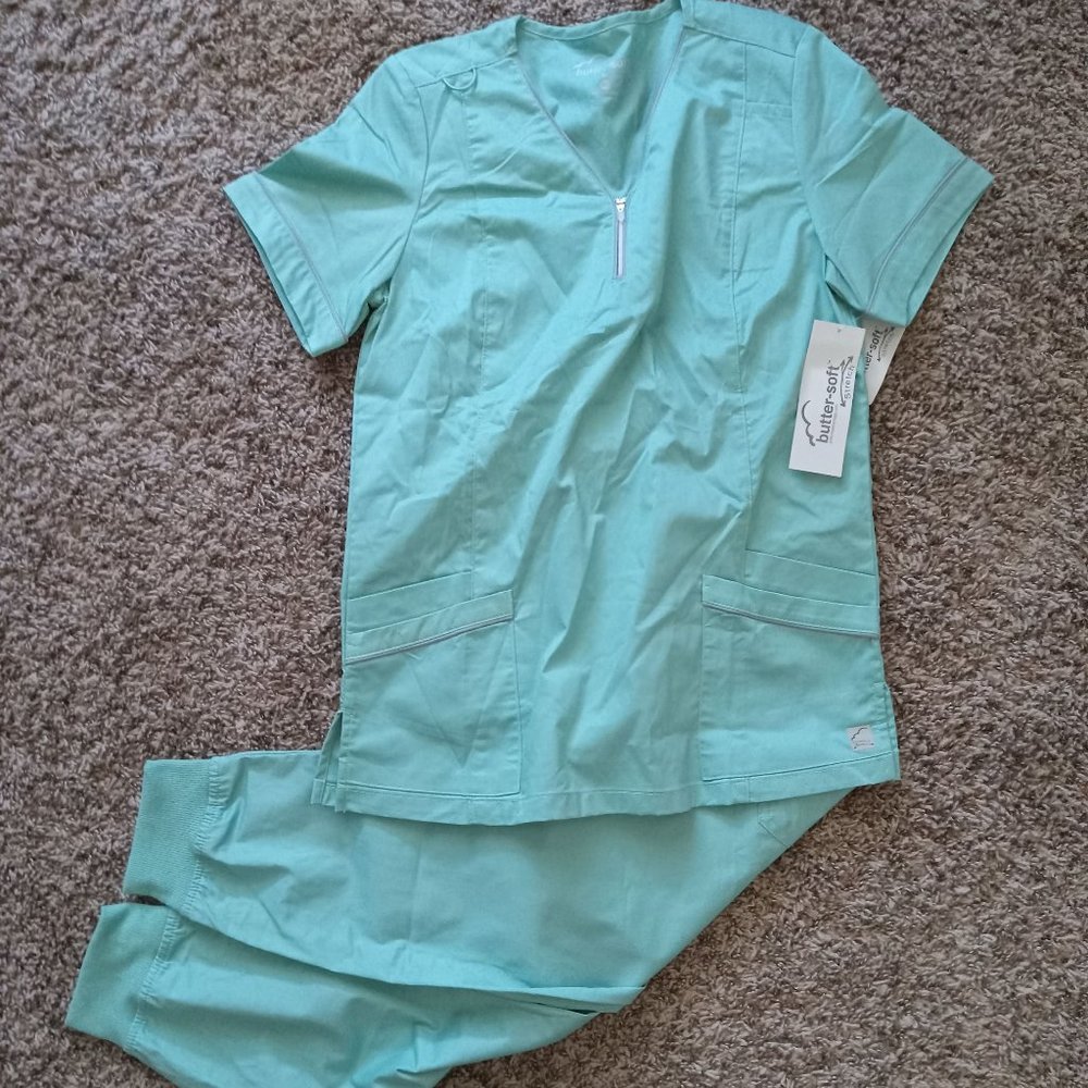 UA Butter-Soft Stretch Women's Scrub Top & Jogger Pants - SET